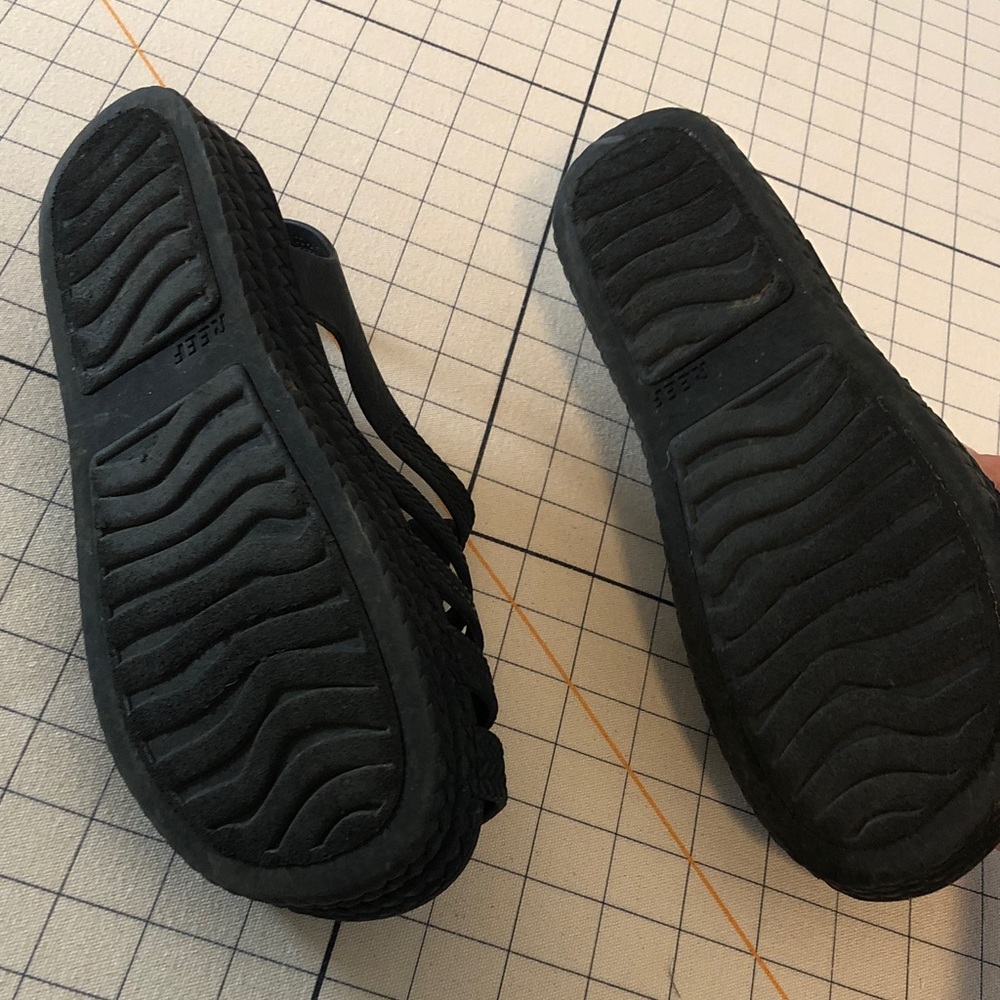 Reef Black Fisherman Sandals - Picture 2 of 4